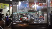 Nhóm côn đồ mang "hàng nóng" đập phá quán phở, đánh công an