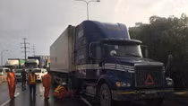 Một việt kiều Mỹ bị xe đầu kéo cán tử vong