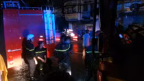 Cháy nhà trong cơn mưa lớn, nghi do đốt đèn cầy