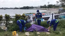 Thi thể nam thanh niên trôi trên sông với nhiều vết cắt trên tay