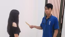 Vào nhà vệ sinh nữ dùng dao đe dọa cướp tài sản