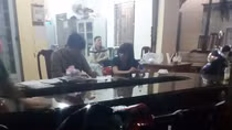 Nhiều cô gái Việt vào khách sạn xếp hàng để 4 người Hàn Quốc "tuyển" vợ