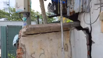 Thi công gây sụt lún, một nhà dân phải di dời