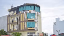 Phát hiện đối tượng nghi là trộm chạy ra từ căn nhà 3 tầng bốc cháy