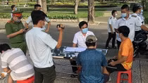 Tập thể dục trong ngày đầu tiên thực hiện Chỉ thị 16, 4 người bị phạt