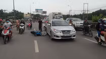 Say rượu, lao xe máy vào ôtô rồi hành hung tài xế