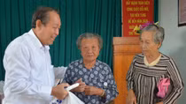Phó thủ tướng Thường trực mang xuân đến với đồng bào Nhà Bè, Cần Giờ