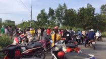 Thi thể cháy đen cạnh chiếc xe đạp cũ