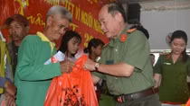 Trao gởi yêu thương tới đồng bào nghèo Đắk Nông