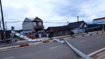 Trụ bê tông vào Langbiang gãy ngày đầu năm may không chết người