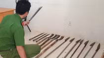 Nhóm thanh, thiếu niên thuê khách sạn, chuẩn bị "lực lượng", hung khí để hỗn chiến 