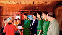 Công an Lâm Đồng hỗ trợ hai nạn nhân của tội phạm mua bán người
