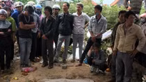 Vụ bắt bí thư xã đốt cháu: Khai quật, bàn giao thi thể 