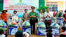 Công an Lâm Đồng tặng nhà, giếng khoan cho người dân xã anh hùng