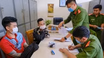 Hai thanh niên Hải Phòng xăm trổ đầy người cho vay lãi nặng