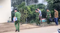 Trốn trong nhà vệ sinh vẫn bị chém chết