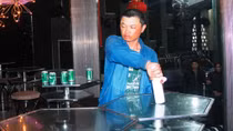  Giết người bằng chai bia trong vũ trường Rain