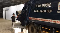 Tiêu hủy gần 9 tấn dâu tây Trung Quốc nhập lậu vào Đà Lạt