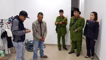Dựng chuyện yểm vong, nhà sư dởm tráo tiền thật thành... vàng mã