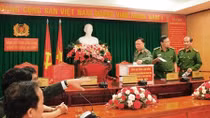 Công an các đơn vị, địa phương quyên góp ủng hộ đồng bào bị thiệt hại do bão số 12
