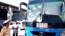 Tài xế bị tạm giữ bằng vẫn lái xe chạy tuyến Nam – Bắc