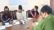 Năm thanh niên thuê phòng VIP hát karaoke cùng ma túy