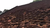 Lốc quét qua UBND TP Bảo Lộc, nhiều tài liệu có nguy cơ hư hỏng