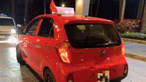 Tài xế taxi bị tố uy hiếp du khách, lấy tiền gấp đôi phủ nhận nội dung tố cáo
