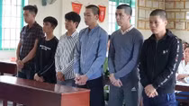 “Đi bão” đánh người chết vì cho rằng bị nhìn đểu