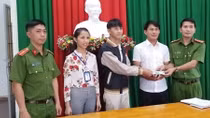 Học sinh lớp 12 tìm người trả lại ví bị rơi có nhiều giấy tờ và tài sản