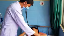 Thuê phòng nghỉ cắt động mạch máu tự tử