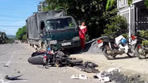 Hãi hùng cảnh xe tải tông loạn xạ trên đường phố