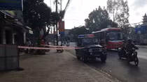 Một thanh niên bị đâm chết trong dòng người đi bão