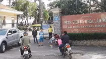 Cách ly nữ doanh nhân cùng chuyến bay với người nhiễm COVID-19