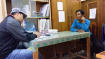 Mua súng bắn chết hàng xóm vì nghi là ma
