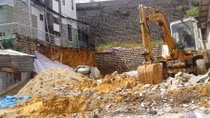 Sập bờ taluy đè chết một công nhân 