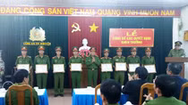 Khen thưởng 2 tập thể và 7 cá nhân có thành tích phá án