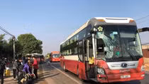 Hai xe tông nhau trên QL, hàng chục hành khách hoảng loạn