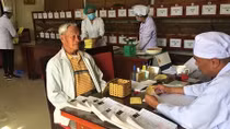 Thiếu khẩu trang, một cơ sở khám chữa bệnh ngừng hoạt động