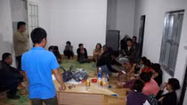 Phá ổ bạc 14 quý bà đang sát phạt