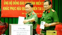 Công an Lâm Đồng quyên góp ủng hộ miền Trung 200 triệu đồng 
