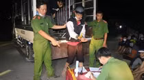 Xuyên đêm vây bắt nhóm quái xế tụ tập đua xe 
