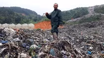 Kinh hoàng núi rác Cam Ly “nuốt chửng” đất đai, hoa màu