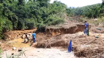  Công an băng rừng triệt phá điểm khai thác vàng lậu