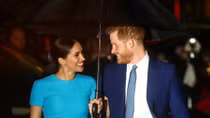 Cặp đôi Harry-Meghan tái xuất tại Anh sau tuyên bố rời Hoàng gia