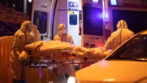 Trung Quốc phong tỏa thành phố, xây bệnh viện đối phó với virus chết người