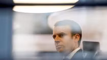 Chiến dịch tranh cử Tổng thống Pháp của ông Macron bị tấn công