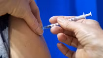 FDA Mỹ cấp phép sử dụng vaccine Pfizer trong trường hợp khẩn cấp