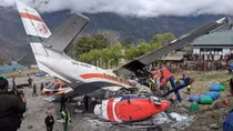 Máy bay va chạm trực thăng gần đỉnh Everest, 3 người thiệt mạng