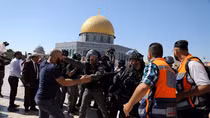 Cảnh sát Israel và người Palestine lại đụng độ tại thánh địa Jerusalem